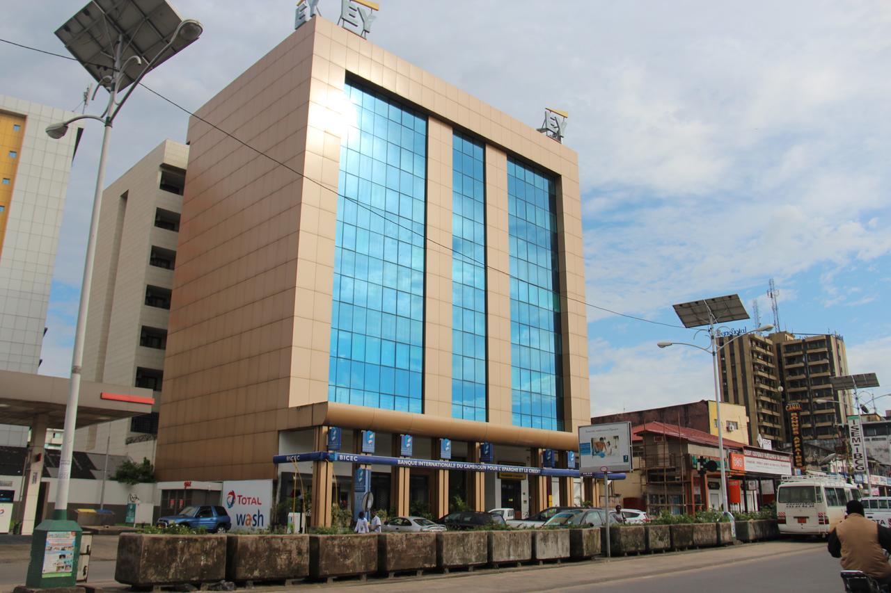 Manhantan Living Bonaberi Экстерьер фото